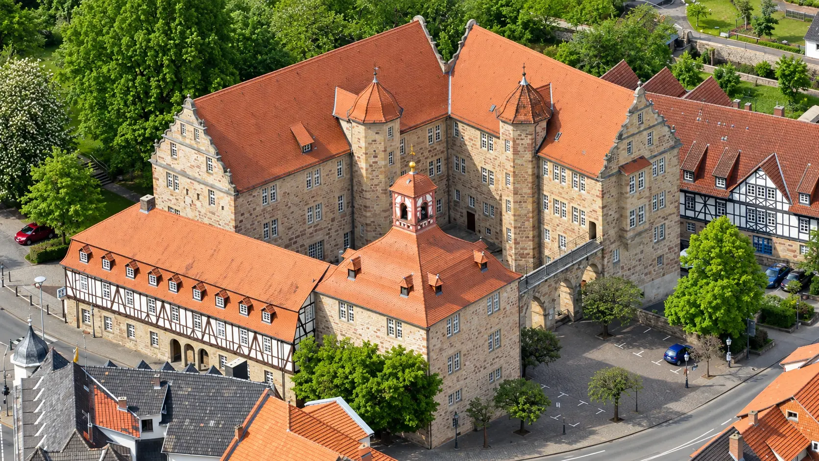 Luftaufnahme des Landgrafenschlosses in der Fachwerkstadt Eschwege